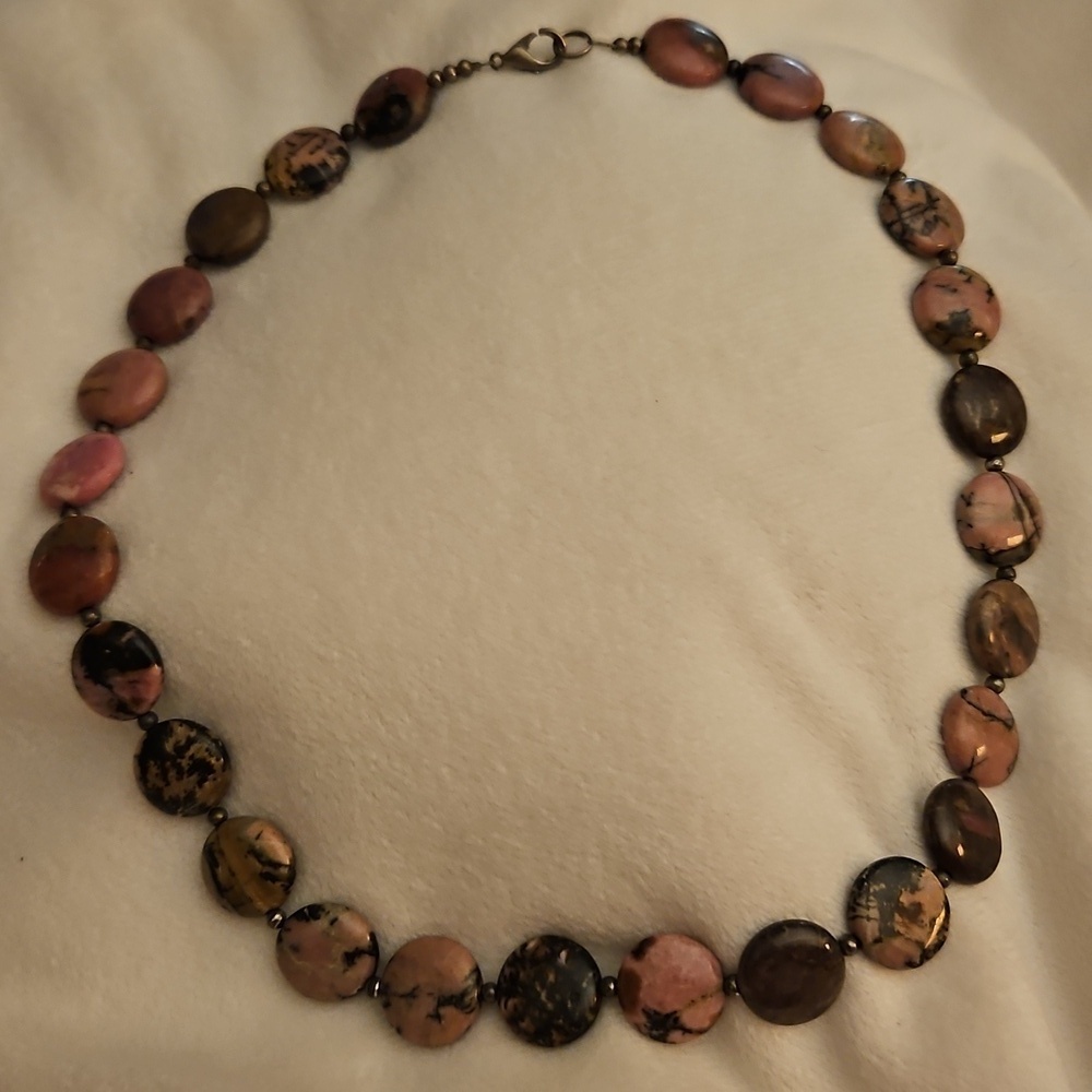 HANDMADE Pink Rhodonite Stone Circle Disc Beaded Necklace - Picture 2 of 6